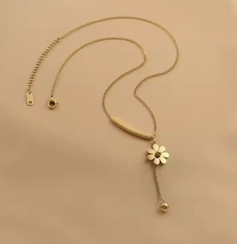 Daisy drop necklace
